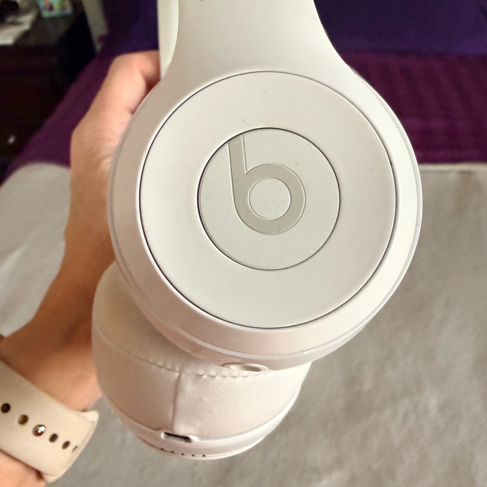 Dr. Dre Beats noise cancelling Wireless Over-Ear Headphones - White - Picture 4 of 8